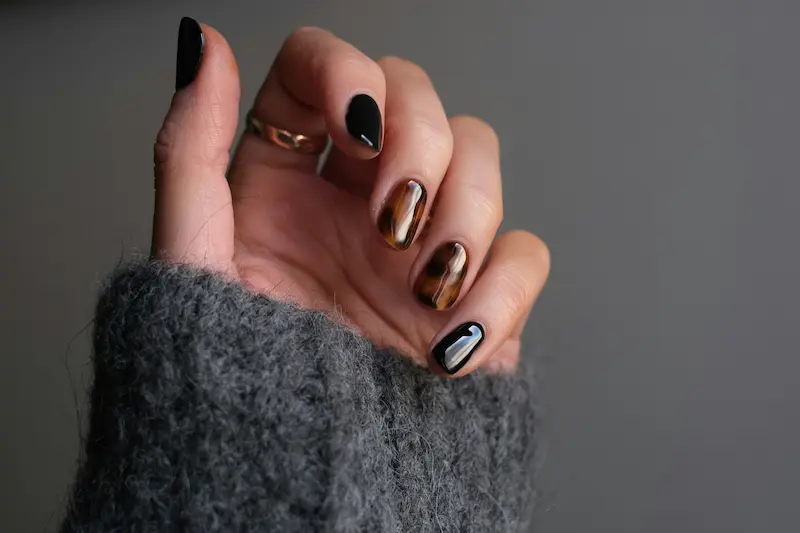 Perawatan nail art: minyak kutikula & sarung tangan